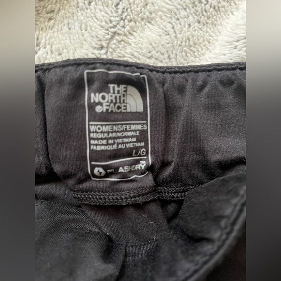 Gently used women’s the north face large black cropped motivation jogger - Picture 3 of 5